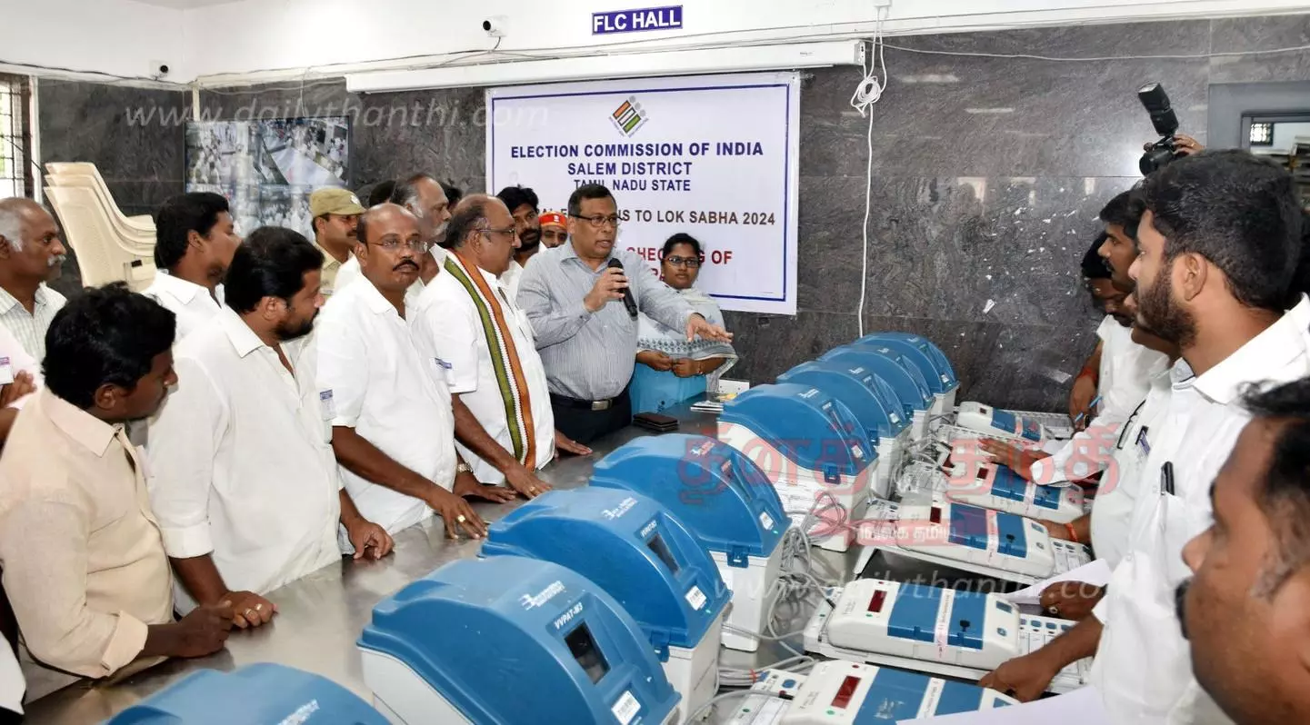 மாதிரி வாக்குப்பதிவை கலெக்டர் கார்மேகம் ஆய்வு