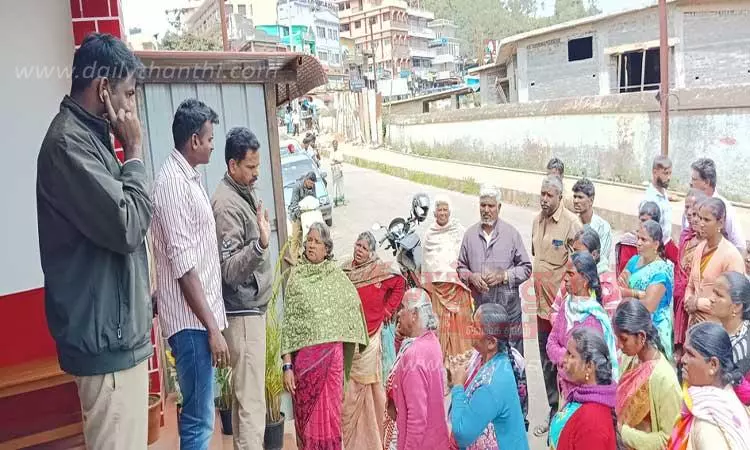 போலீஸ் நிலையத்தை பொதுமக்கள் முற்றுகை