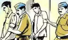 பணியின் போது போலீஸ்காரரை தாக்கிய 2 பேருக்கு  கடுங்காவல்; பேலாப்பூர் கோர்ட்டு தீர்ப்பு