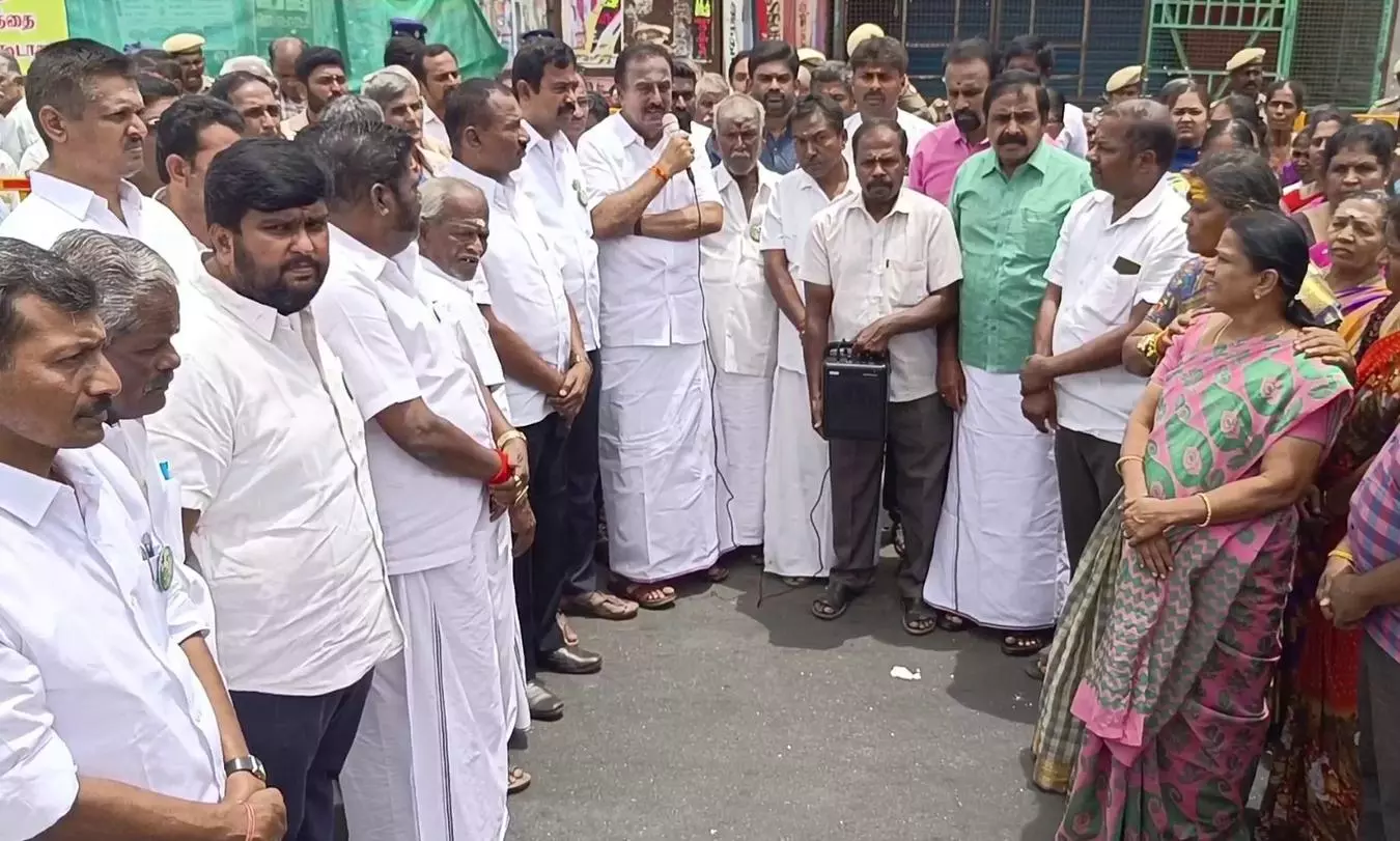 டாஸ்மாக் கடையை அகற்றக்கோரி பொதுமக்கள் போராட்டம்