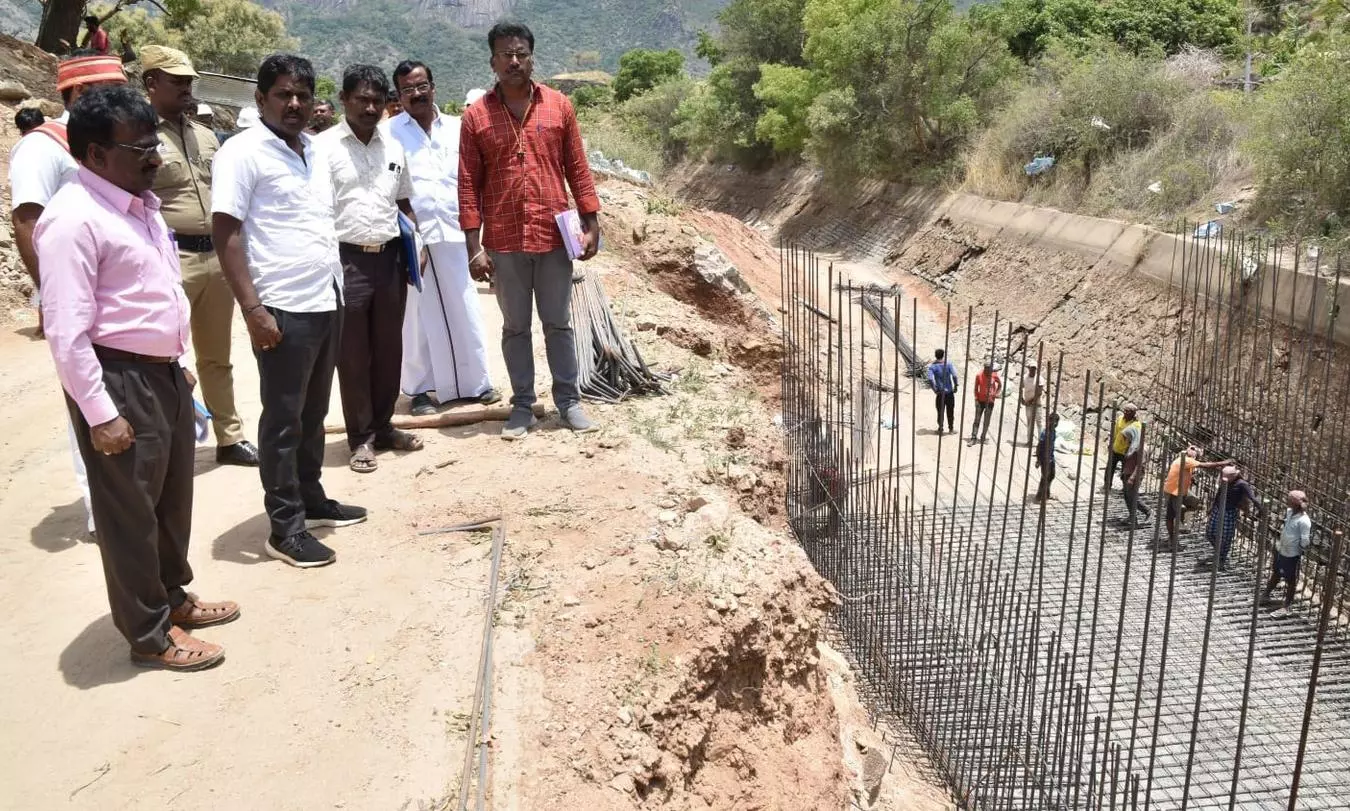 எத்தலப்ப நாயக்கருக்கு அரங்கம் அமைக்கும் பணி