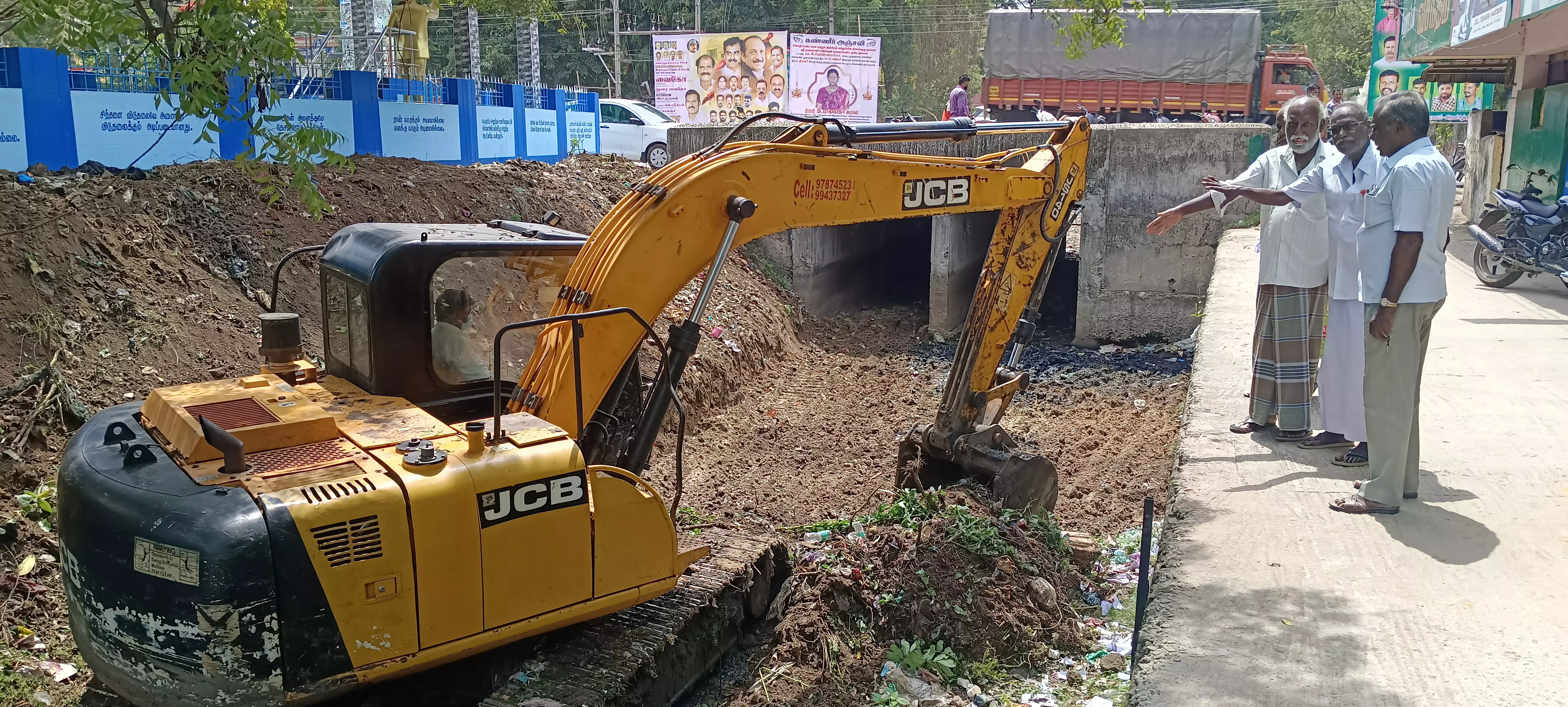 கழுமலையாறு தூர்வாரும் பணி நிறைவு