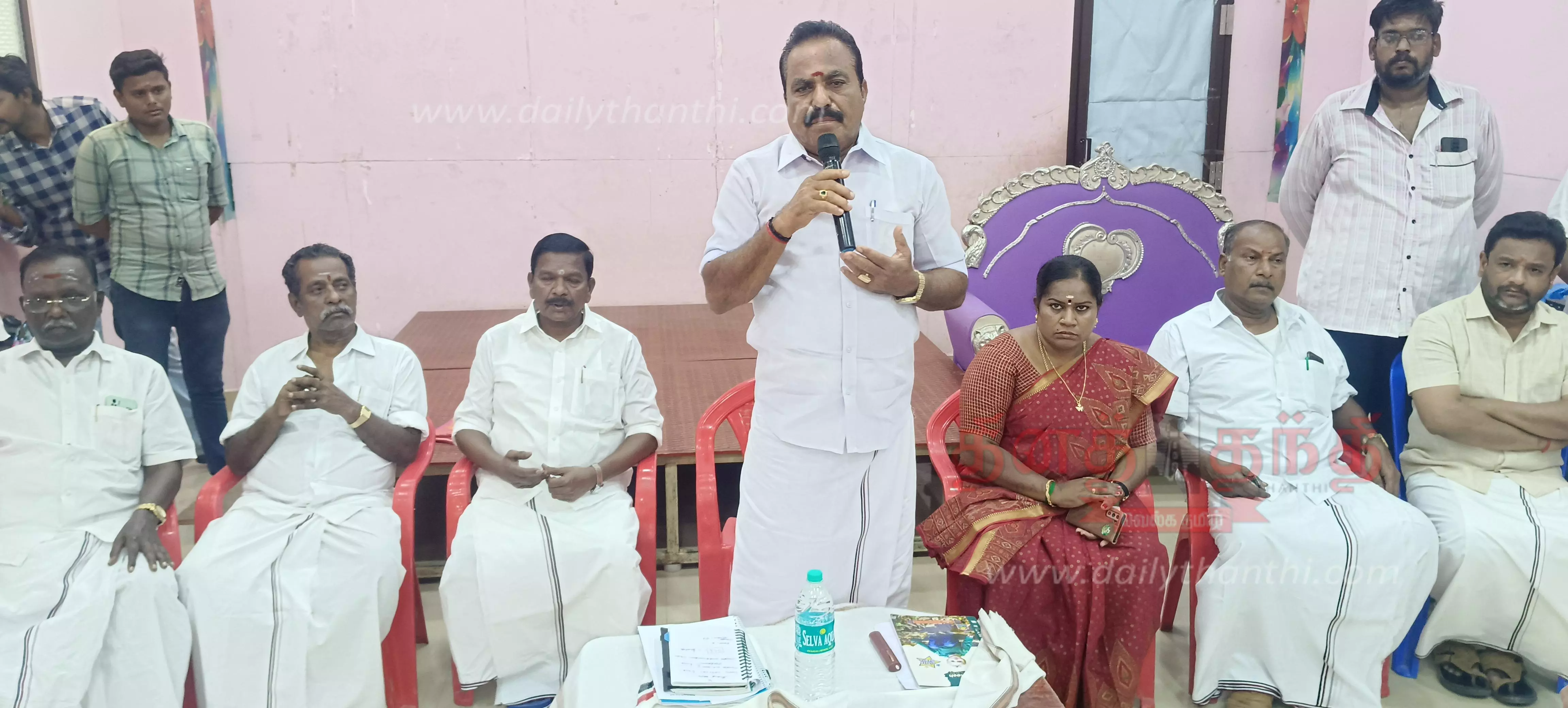 அ.தி.மு.க. நிர்வாகிகள் ஆலோசனை கூட்டம்