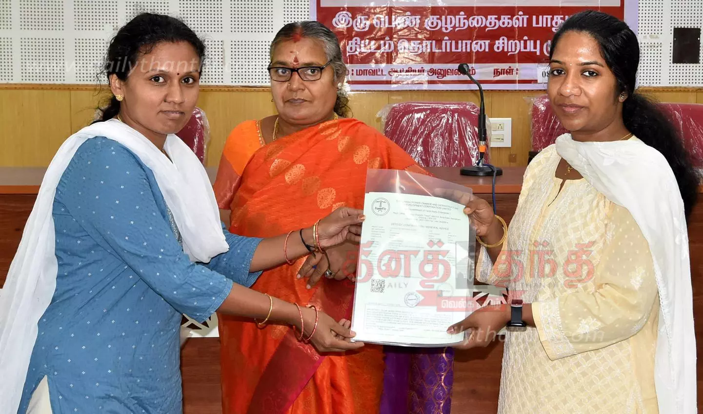 இரு பெண் குழந்தைகள் பாதுகாப்பு திட்டத்தின் கீழ்430 பயனாளிகளுக்கு ரூ.1 கோடி வைப்புத்தொகைக்கான ஆணைகள்கலெக்டர் சரயு வழங்கினார் இரு பெண் குழந்தைகள் பாதுகாப்பு திட்டத்தின் கீழ்430 பயனாளிகளுக்கு ரூ.1 கோடி வைப்புத்தொகைக்கான ஆணைகள்கலெக்டர் சரயு வழங்கினார்