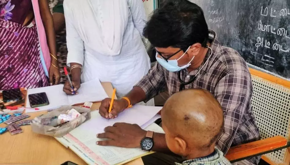 காய்ச்சல், சளி தொல்லையால் 20 மாணவர்கள் பாதிப்பு