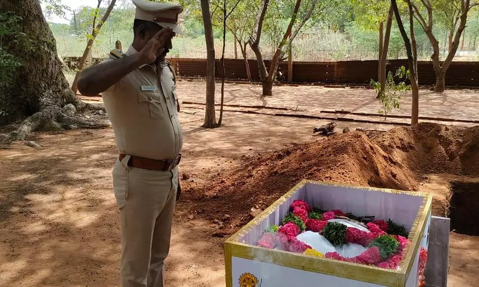 போதைப்பொருள் கண்டுபிடிக்கும் பணியில் இருந்த மோப்பநாய் இறந்தது