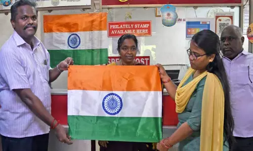 தூத்துக்குடி கோட்டத்தில்293 தபால் நிலையங்களில் தேசிய கொடி விற்பனை: கண்காணிப்பாளர் எம்.பொன்னையா தகவல்