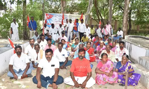 உதவி கலெக்டர் அலுவலகம் முன் காத்திருப்பு போராட்டம்