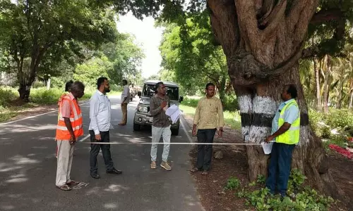 4 வழிச்சாலை அமைக்க அதிகாரிகள் குழு ஆய்வு