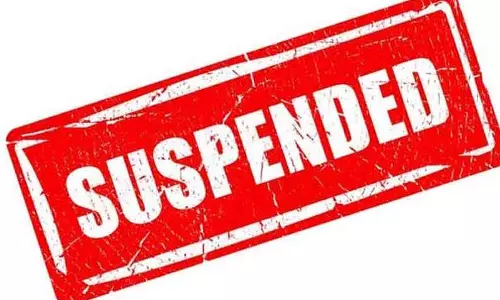 மதுக்கடையில் விதியை மீறி கூடுதலாக மதுபாட்டில்கள் விற்றமேற்பார்வையாளர்கள் உள்பட 7 பேர் பணியிடை நீக்கம் மதுக்கடையில் விதியை மீறி கூடுதலாக மதுபாட்டில்கள் விற்றமேற்பார்வையாளர்கள் உள்பட 7 பேர் பணியிடை நீக்கம்