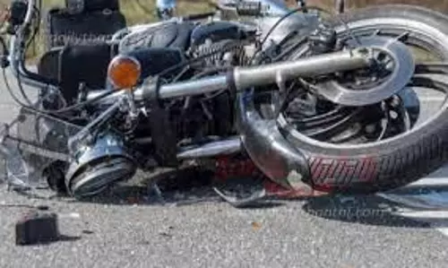 மோட்டார்சைக்கிள்கள் மோதல்; தையல்காரர் பலி