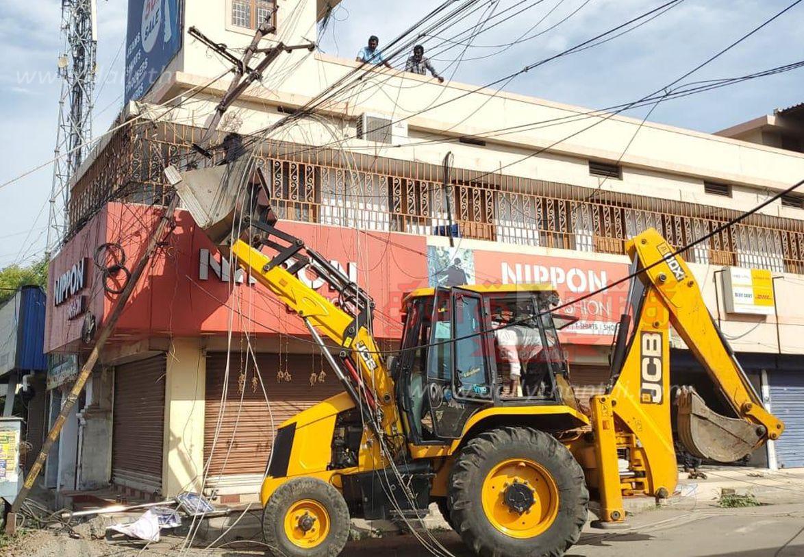 During road construction work in Gobi The machine fell down and damaged ...