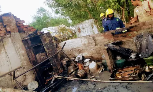 குடிசை வீட்டில் தீ விபத்து