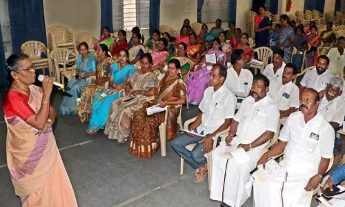 பள்ளி மேலாண்மை குழுவை வழிநடத்த உள்ளாட்சி பிரதிநிதிகளுக்கு பயிற்சி