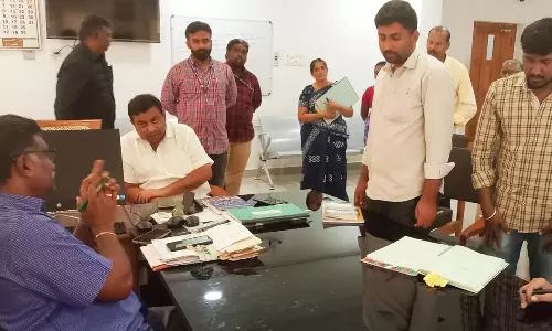 நகராட்சி வணிக வளாக கடைகள் ஏலம்