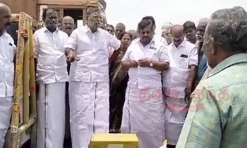 பாப்பிரெட்டிப்பட்டி அருகே எச்.புதுப்பட்டியில்நான்கு வழிசாலையில் சுங்கச்சாவடி அமைக்க  எதிர்ப்பு அ.தி.மு.க. எம்.எல்.ஏ.க்கள் பணியை தடுத்து நிறுத்தியதால் பரபரப்பு