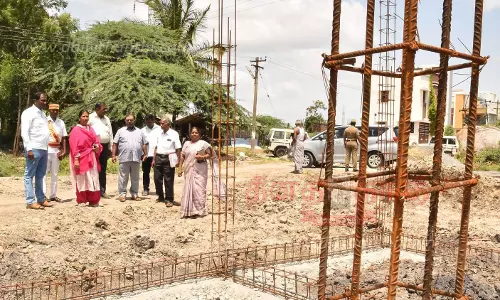 தர்மபுரி கங்கரன் குட்டை பகுதியில்ரூ.60 லட்சத்தில் கட்டப்பட்டு வரும் நகர்ப்புற வீடற்றோருக்கான தங்குமிடம்கலெக்டர் சாந்தி நேரில் ஆய்வு