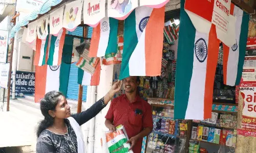 தேசிய கொடிகள் விற்பனை