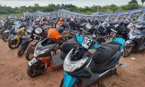 குற்ற வழக்குகளில் பறிமுதல் செய்த வாகனங்கள் ரூ.15 லட்சத்திற்கு ஏலம்