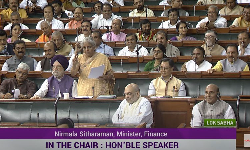 இந்தி திணிப்பு எதிர்க்கிறோம் பெயரில் இந்தி, சமஸ்கிருதம் கற்க கூடாது என்கிற திணிப்பு உள்ளது-நிர்மலா சீதாராமன் இந்தி திணிப்பு எதிர்க்கிறோம் பெயரில் இந்தி, சமஸ்கிருதம் கற்க கூடாது என்கிற திணிப்பு உள்ளது-நிர்மலா சீதாராமன்