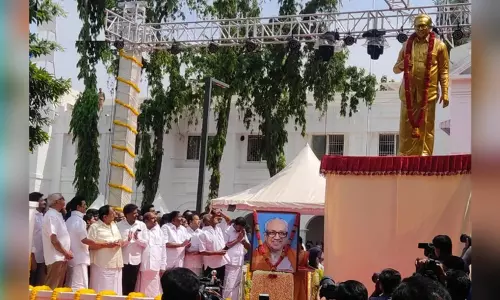 அன்பழகனுக்கு 8 அடி உயரத்தில் வெண்கல சிலை - முதல்-அமைச்சர் மு.க.ஸ்டாலின் திறந்து வைத்தார்..!