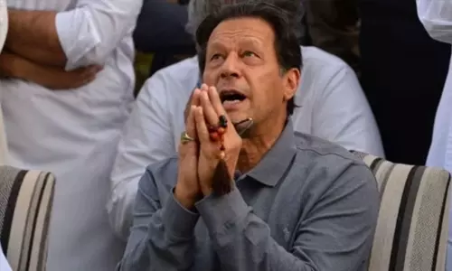 என்னை வெளியே கொண்டு வாருங்கள் வழக்கறிஞரிடம் மன்றாடிய இம்ரான் கான்