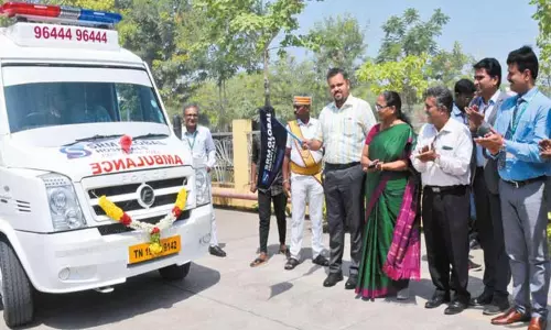 எஸ்.ஆர்.எம். குளோபல் ஆஸ்பத்திரி சார்பில் இலவச ஆம்புலன்ஸ் சேவை எஸ்.ஆர்.எம். குளோபல் ஆஸ்பத்திரி சார்பில் இலவச ஆம்புலன்ஸ் சேவை