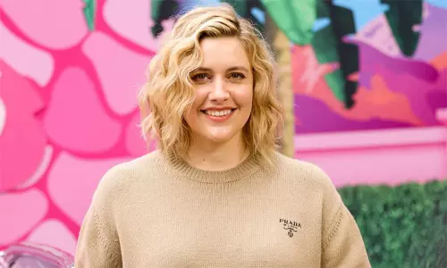 உலக அளவில் வசூல் சாதனை : பில்லியன் டாலர் கிளப்பில் இணைந்த பெண் இயக்குனர்