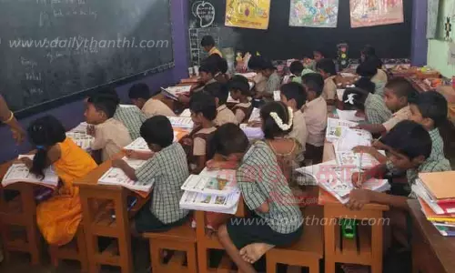 பள்ளிக்கூடத்திற்கு இருக்கை வழங்கல்