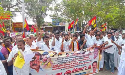 தே.மு.தி.க.வினர் ஆர்ப்பாட்டம்