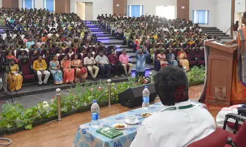 கல்லூரி மாணவர்கள் பங்கேற்ற தமிழ்க்கனவு நிகழ்ச்சி