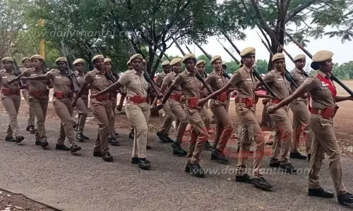 நாமக்கல்லில் போலீசார் அணிவகுப்பு ஒத்திகை