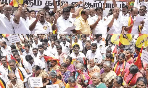 தே.மு.தி.க. சார்பில் கண்டன ஆர்ப்பாட்டம் தே.மு.தி.க. சார்பில் கண்டன ஆர்ப்பாட்டம்