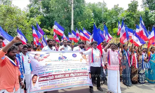 புரட்சி பாரதம் கட்சியினர் ஆர்ப்பாட்டம்