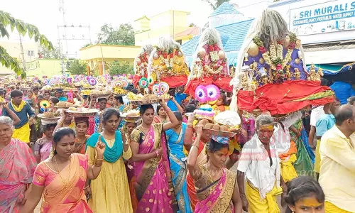 லளிகத்தில்குறிஞ்சி மாரியம்மன் கோவில் திருவிழாமாவிளக்கு எடுத்து பக்தர்கள் வழிபாடு லளிகத்தில்குறிஞ்சி மாரியம்மன் கோவில் திருவிழாமாவிளக்கு எடுத்து பக்தர்கள் வழிபாடு