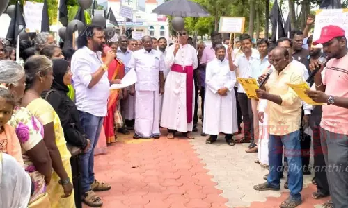 பொம்மிடியில் கிறிஸ்தவர்கள் ஆர்ப்பாட்டம் பொம்மிடியில் கிறிஸ்தவர்கள் ஆர்ப்பாட்டம்