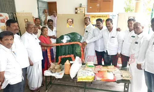 எர்ரப்பட்டியில் முதியோர் காப்பகத்திற்கு மளிகை பொருட்கள் வழங்கும் விழா