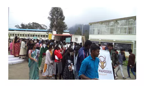 உலக யானைகள் தினத்தையொட்டிஊட்டி அரசு கலைக்கல்லூரி மாணவர்கள் விழிப்புணர்வு பேரணி