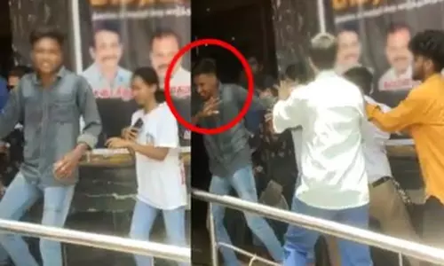 சூப்பர் ஸ்டார் விஜய் வாழ்க என கூறிய விஜய் ரசிகரை புரட்டி எடுத்த ரஜினி ரசிகர்கள் சூப்பர் ஸ்டார் விஜய் வாழ்க என கூறிய விஜய் ரசிகரை புரட்டி எடுத்த ரஜினி ரசிகர்கள்