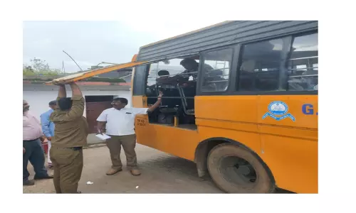 கூடலூரில், அனைத்து பள்ளி வேன்களிலும் சோதனை-வட்டார போக்குவரத்து ஆய்வாளர் தகவல்