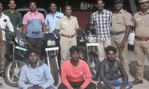 அரகண்டநல்லூர் பகுதியில்மோட்டார் சைக்கிள்கள் திருடிய 3 வாலிபர்கள் பிடிபட்டனர் அரகண்டநல்லூர் பகுதியில்மோட்டார் சைக்கிள்கள் திருடிய 3 வாலிபர்கள் பிடிபட்டனர்