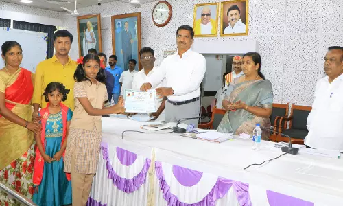 பேச்சு போட்டியில் வெற்றி பெற்ற மாணவர்களுக்கு பரிசு