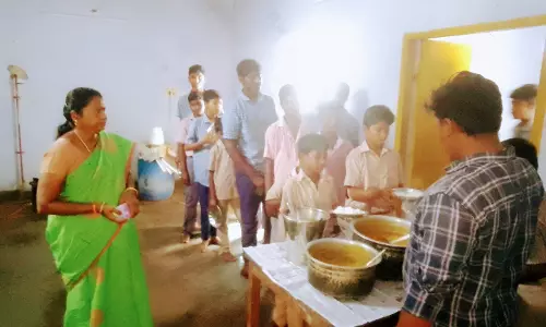 ஆதிதிராவிடர் மாணவர் விடுதியில் அதிகாரி ஆய்வு