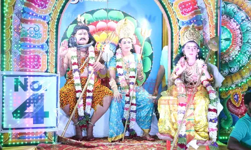 விண்ணுலகில் இருந்து மண்ணுலகுக்கு வந்த தேவர்கள்