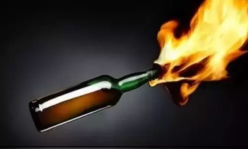 அ.தி.மு.க. பிரமுகர் வீட்டில் பெட்ரோல் குண்டுவீச்சு