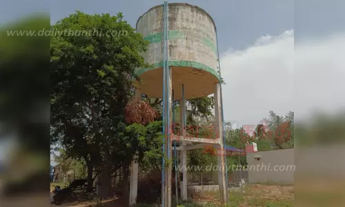 ஆபத்தான நிலையில் மேல்நிலை நீர்த்தேக்க தொட்டி