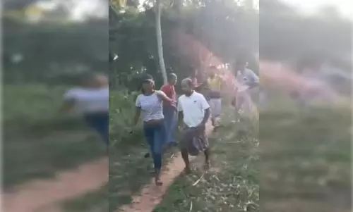 கடற்கரை பகுதியில் ஆண் நண்பர்களுடன் உல்லாசத்தில் இருந்த இளம்பெண்...! தட்டிகேட்ட பொதுமக்களை தாக்கிய சம்பவம் வைரல்...!