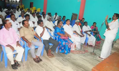 சுற்றுலா பயணிகளிடம் கட்டாய வசூல் செய்வதை நிறுத்த வேண்டும்