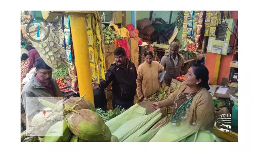 ஊட்டியில், தடை செய்யப்பட்ட பிளாஸ்டிக் பொருட்கள் விற்ற கடைகளுக்கு அபராதம் ஊட்டியில், தடை செய்யப்பட்ட பிளாஸ்டிக் பொருட்கள் விற்ற கடைகளுக்கு அபராதம்