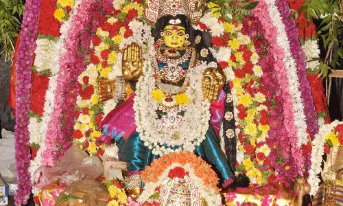 ஆடி கடைசி வெள்ளியையொட்டிஅம்மன் கோவில்களில் சிறப்பு பூஜைதிரளான பக்தர்கள் சாமி தரிசனம் ஆடி கடைசி வெள்ளியையொட்டிஅம்மன் கோவில்களில் சிறப்பு பூஜைதிரளான பக்தர்கள் சாமி தரிசனம்